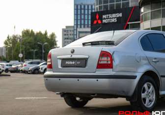 Подержанный автомобиль Skoda Octavia Liftback 2001 года (17 фото)