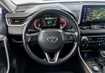 Подержанный автомобиль Toyota RAV4 2019 года (22 фото)