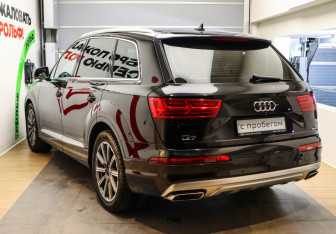 Подержанный автомобиль Audi Q7 2017 года (6 фото)