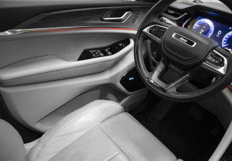 Подержанный автомобиль Jeep Grand Cherokee 2022 года (18 фото)