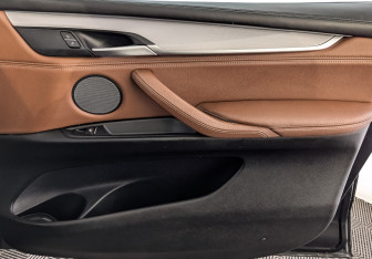 Подержанный автомобиль BMW X5 2017 года (25 фото)