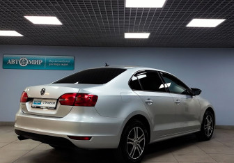 Подержанный автомобиль Volkswagen Jetta Sedan 2013 года (5 фото)
