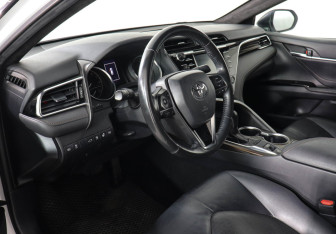 Подержанный автомобиль Toyota Camry Sedan 2018 года (9 фото)