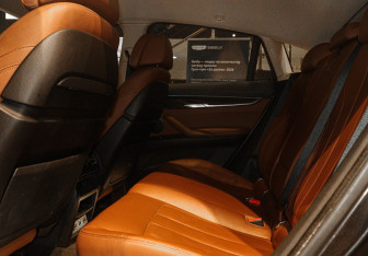 Подержанный автомобиль BMW X6 2016 года (9 фото)