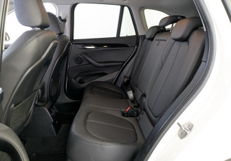 Подержанный автомобиль BMW X1 2017 года (10 фото)