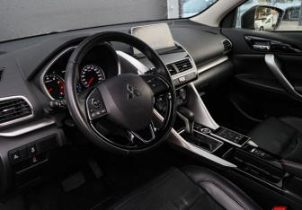 Подержанный автомобиль Mitsubishi Eclipse Cross 2018 года (13 фото)