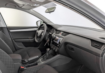 Подержанный автомобиль Skoda Octavia Liftback 2019 года (11 фото)