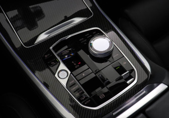 Подержанный автомобиль BMW X5 2024 года (21 фото)