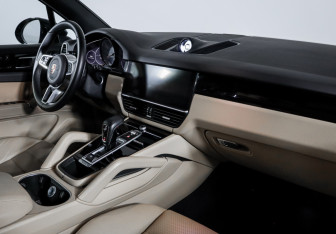 Подержанный автомобиль Porsche Cayenne 2021 года (9 фото)