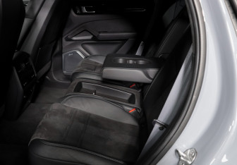Подержанный автомобиль Porsche Cayenne 2021 года (10 фото)