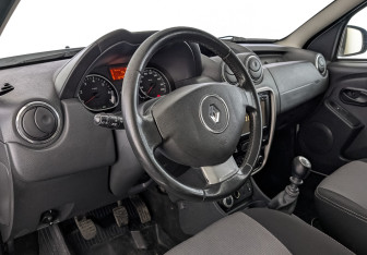 Подержанный автомобиль Renault Duster 2015 года (15 фото)