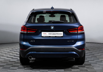 Подержанный автомобиль BMW X1 2021 года (6 фото)