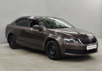 Подержанный автомобиль Skoda Octavia Liftback 2017 года (3 фото)