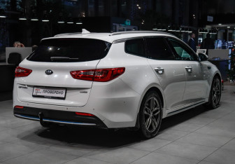 Подержанный автомобиль Kia Optima Wagon 2019 года (4 фото)