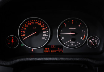 Подержанный автомобиль BMW X3 2013 года (16 фото)