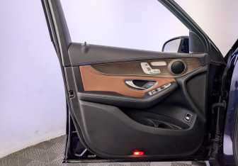 Подержанный автомобиль Mercedes-Benz GLC Coupe 2017 года (19 фото)