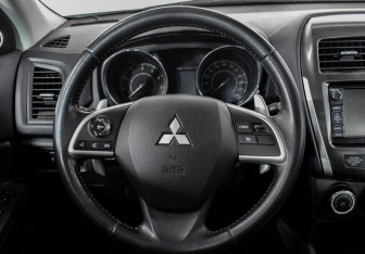 Подержанный автомобиль Mitsubishi ASX 2013 года (17 фото)