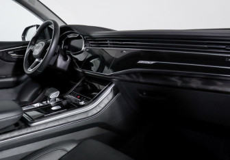 Подержанный автомобиль Audi Q8 2021 года (9 фото)