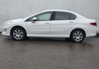 Подержанный автомобиль Peugeot 408 2013 года (8 фото)