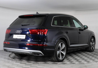 Подержанный автомобиль Audi Q7 2017 года (5 фото)
