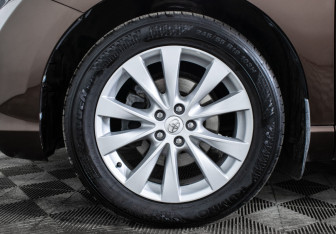 Подержанный автомобиль Toyota Venza 2013 года (18 фото)