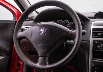 Подержанный автомобиль Peugeot 307 Hatchback 2003 года (14 фото)