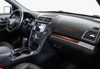 Подержанный автомобиль Ford Explorer 2017 года (5 фото)