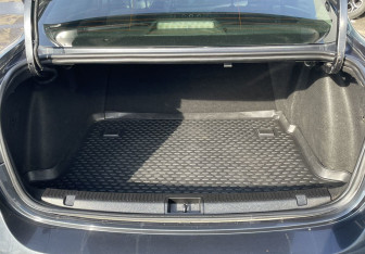 Подержанный автомобиль Renault Fluence 2011 года (13 фото)