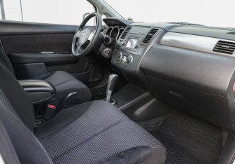 Подержанный автомобиль Nissan Tiida Hatchback 2012 года (9 фото)