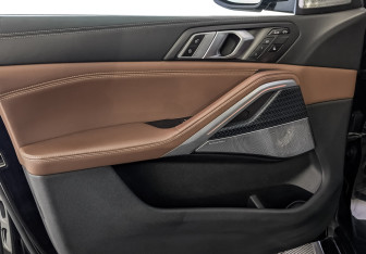 Подержанный автомобиль BMW X6 2020 года (19 фото)