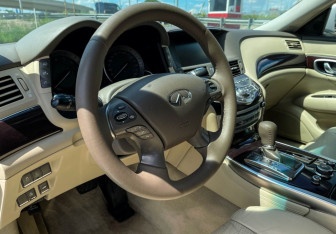Подержанный автомобиль Infiniti M Sedan 2012 года (13 фото)