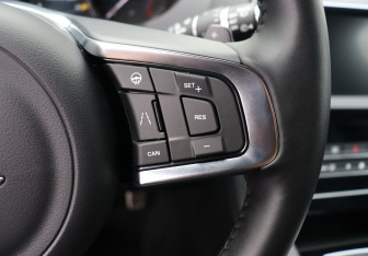 Подержанный автомобиль Jaguar F-Pace 2019 года (17 фото)