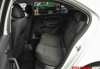 Подержанный автомобиль Skoda Rapid Liftback 2018 года (8 фото)