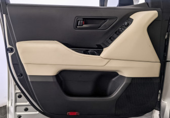 Подержанный автомобиль Toyota Land Cruiser Suv 2022 года (19 фото)