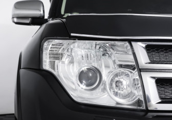 Подержанный автомобиль Mitsubishi Pajero 2013 года (22 фото)