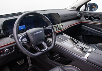 Подержанный автомобиль Jaecoo J8 2024 года (9 фото)