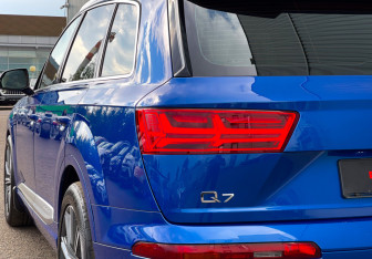 Подержанный автомобиль Audi Q7 2015 года (30 фото)