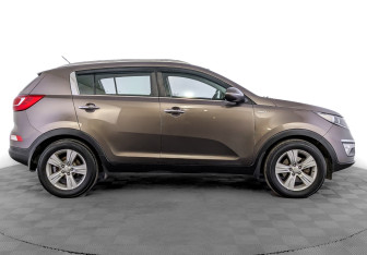 Подержанный автомобиль Kia Sportage 2011 года (4 фото)