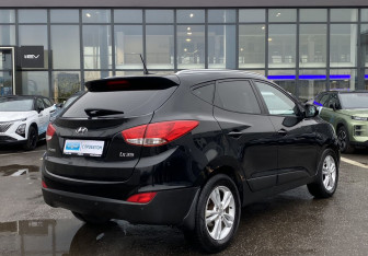 Подержанный автомобиль Hyundai ix35 2013 года (6 фото)
