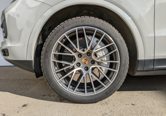Подержанный автомобиль Porsche Cayenne 2020 года (22 фото)