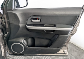 Подержанный автомобиль Suzuki Grand Vitara 2014 года (24 фото)