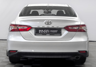 Подержанный автомобиль Toyota Camry Sedan 2022 года (6 фото)