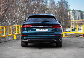 Подержанный автомобиль Audi Q8 2021 года (4 фото)