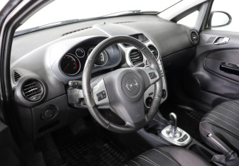 Подержанный автомобиль Opel Corsa 2008 года (7 фото)