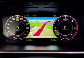 Подержанный автомобиль Land Rover Range Rover Sport 2021 года (13 фото)