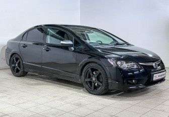 Подержанный автомобиль Honda Civic Sedan 2009 года (3 фото)