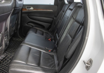 Подержанный автомобиль Jeep Grand Cherokee 2012 года (11 фото)