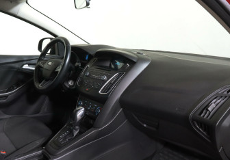 Подержанный автомобиль Ford Focus Hatchback 2017 года (8 фото)