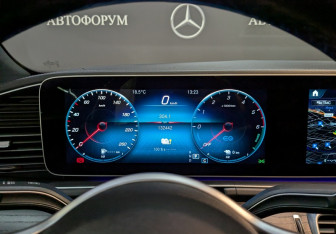 Подержанный автомобиль Mercedes-Benz GLE 2021 года (17 фото)