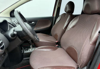 Подержанный автомобиль Nissan Note 2008 года (10 фото)